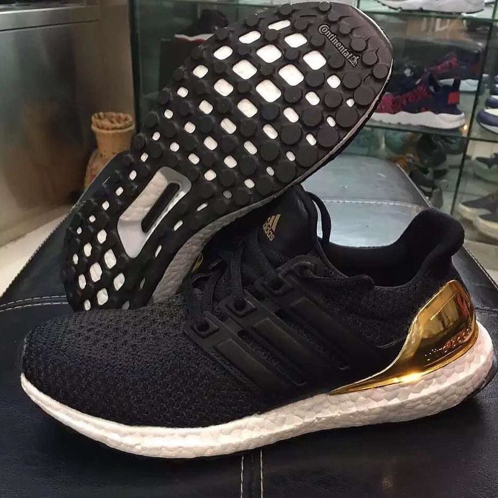 kicksonfire's tweet photo. What are your thoughts on this new black and gold Ultra Boost sample? 👍🏽 or 👎🏽? (Via @realchickenwop) https://t.co/qxglvQorgc