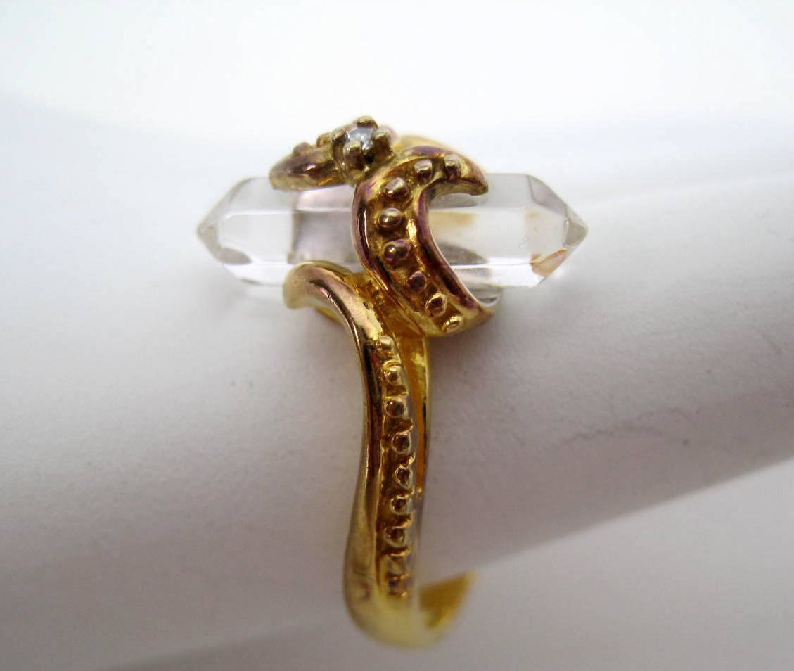 vintagobsession's tweet photo. Cocktail Ring Crystal Gold Tone Size 9 https://t.co/LJAC1kzyVQ #Etsy #CollectibleRing https://t.co/x1TF30KAN7