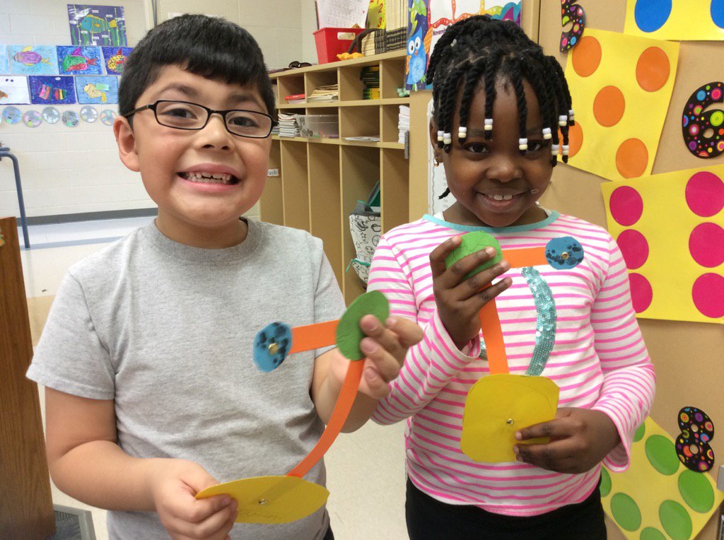 codacusc's tweet photo. Models of how the moon and Earth orbit the sun! #TeamComanche512 @Buffaloes_SMSD https://t.co/f1VrHZkMBx