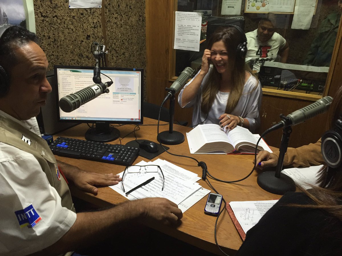 INTTRADIO's tweet photo. Continúa el programa @Chavezcontodos  con nuestros invitados @gigizanchetta y M/G Euclides Campos Aponte. #Ahora https://t.co/m02TTu62kd