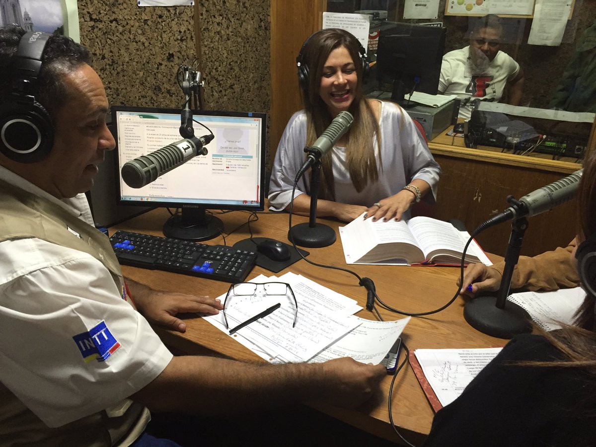 INTTRADIO's tweet photo. Continúa el programa @Chavezcontodos  con nuestros invitados @gigizanchetta y M/G Euclides Campos Aponte. #Ahora https://t.co/m02TTu62kd