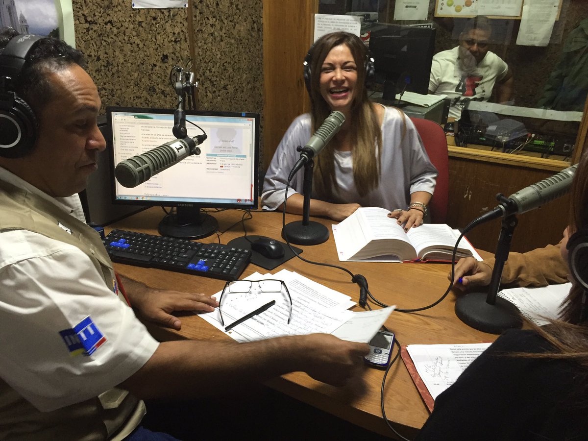 INTTRADIO's tweet photo. Continúa el programa @Chavezcontodos  con nuestros invitados @gigizanchetta y M/G Euclides Campos Aponte. #Ahora https://t.co/m02TTu62kd