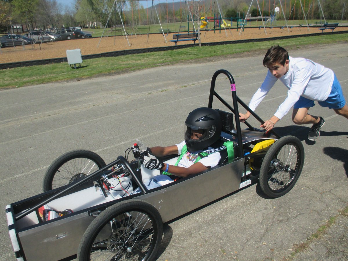 EaglesRacingGP's tweet photo. CMS Eagles Racing shaking off the winter slump.  Data is looking good!😂🌅 #HCSGreenpower https://t.co/xJiC9Rttou