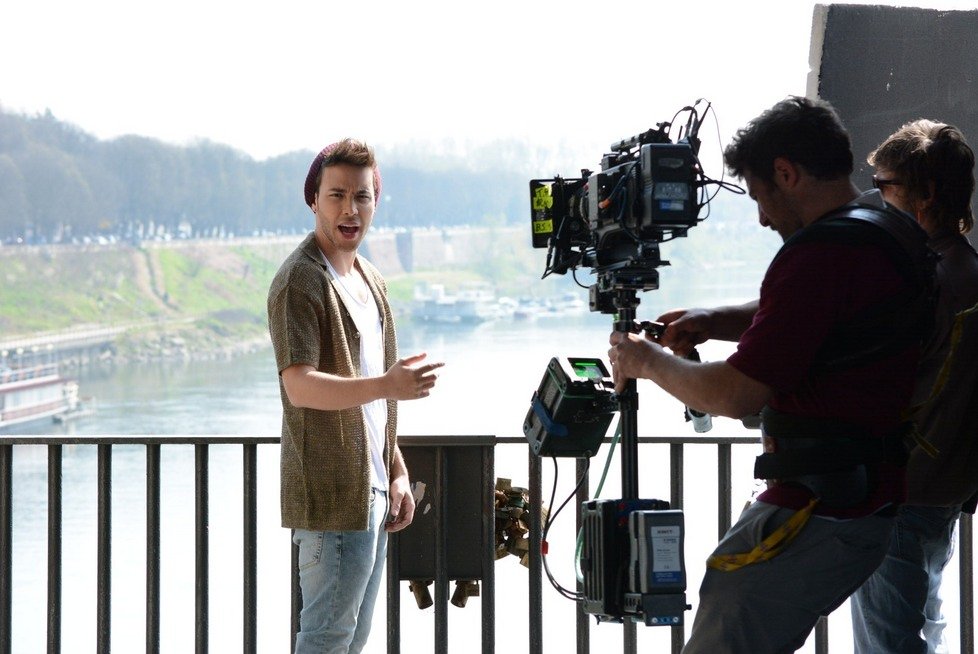 danylujan_royce's tweet photo. @PrinceRoyce graba su nuevo vídeo musical en Italia 😍 https://t.co/8x1CoiAMus