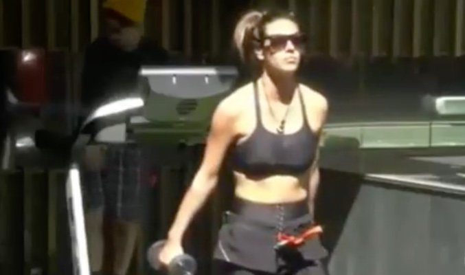 FormulaTV's tweet photo. Piden la expulsión de Laura Matamoros por cantar el "Cara al sol" #Límite12GHVIP https://t.co/XmuODBO2P2 https://t.co/phCdzfLVjb