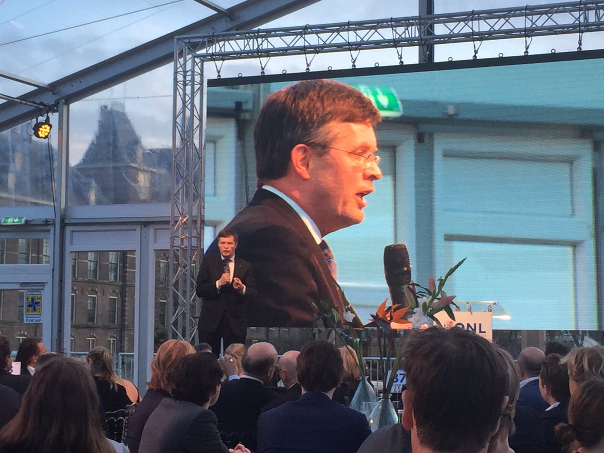michaellucassen's tweet photo. #ONLDinner with JP Balkenende and entrepreneurs, perfect speakers, excellent atmosphere https://t.co/8lIFVpVl2H