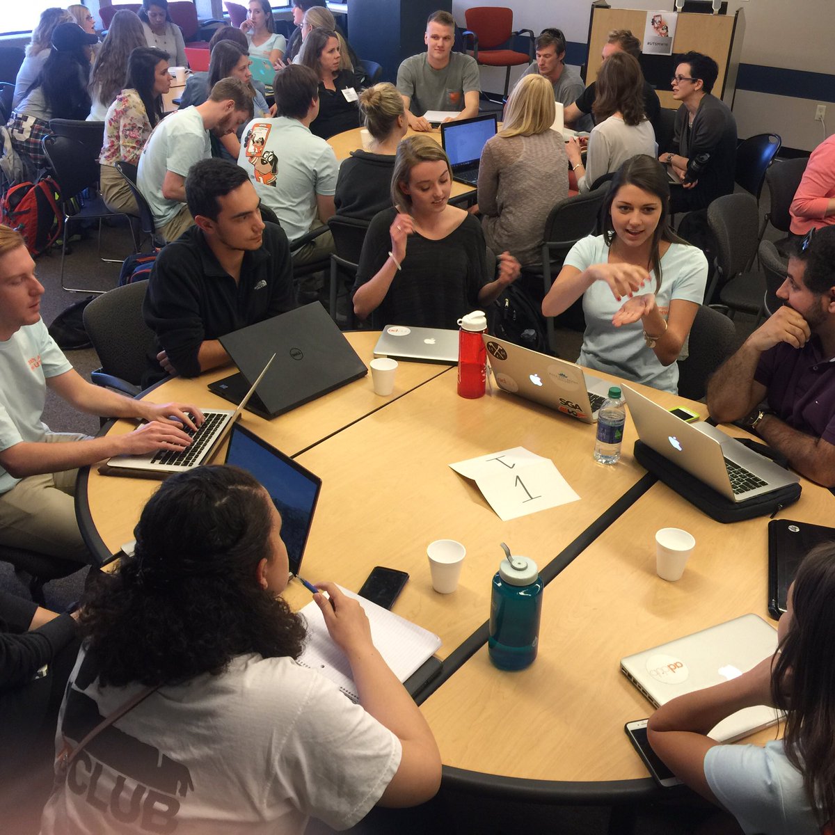 DrHoy480's tweet image. #team1 brainstorming. @UTSMW #ContentCreationWorkshop