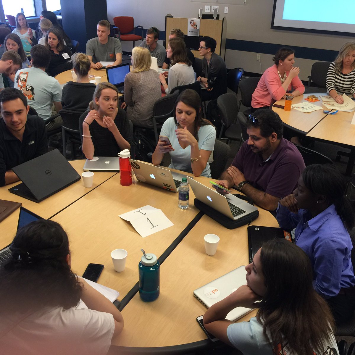 DrHoy480's tweet image. #team1 brainstorming. @UTSMW #ContentCreationWorkshop