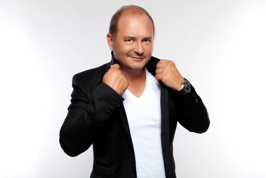 Mediasinfos's tweet photo. Retrouvez @cauetofficiel aujourd'hui à 9H45 sur @franceinter dans l'émission de @Sonia_InstantM https://t.co/deYYbroyDT