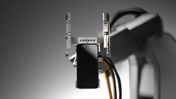 macworld's tweet photo. Here's how long it takes Liam to disassemble an iPhone https://t.co/nS0j5laBj9 https://t.co/TYqKG3ySA9
