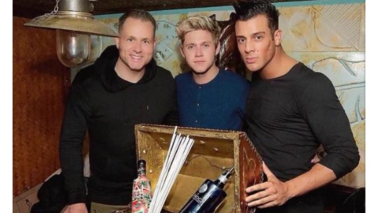 1D_NotesRS's tweet photo. Niall el día 27/03
en el club nocturno Mahiki en Londres ❌ziam❌
#BestFamArmy #iHeartAwards #Directiners https://t.co/WXpaS2Df3Z