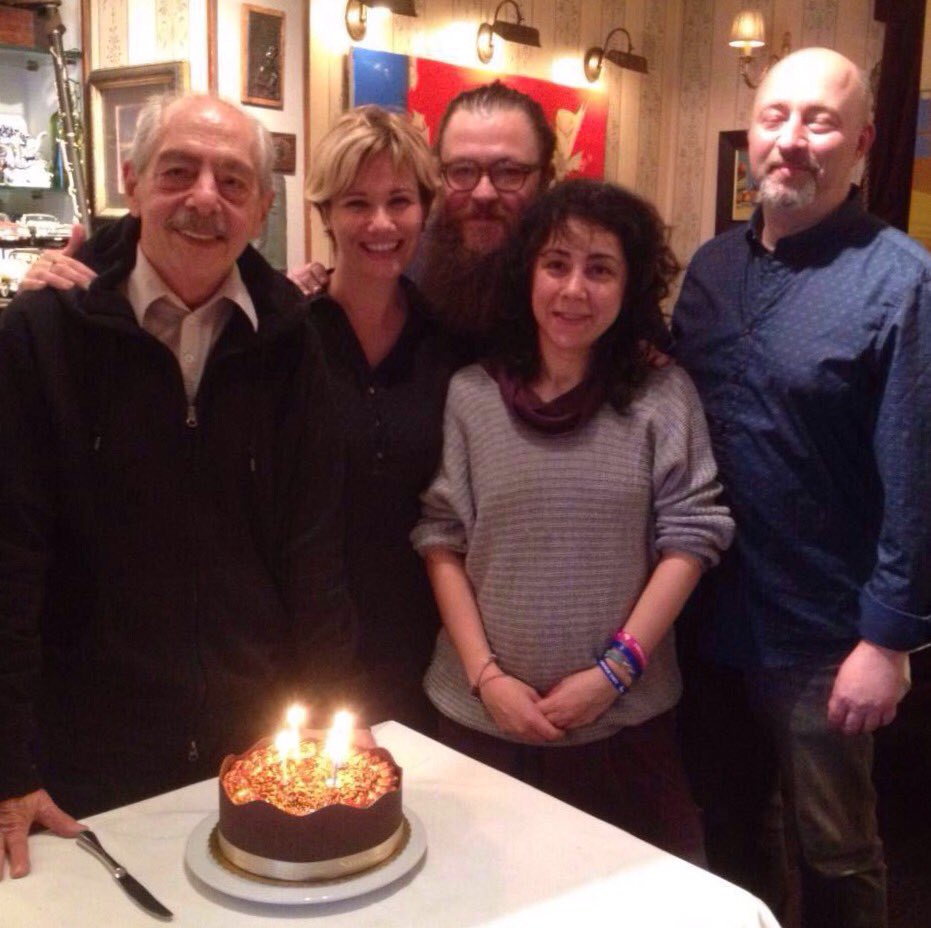 Tuluhan Tekelioğlu'nun bomba gibi belgeseline içimi döktüm. O da ekibiyle doğum günümü kutladı. 78 oldum, ona göre..