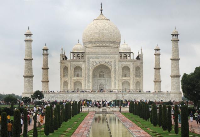 the_hindu's tweet image. You won&apos;t see the #TajMahal the same way after reading this! bit.ly/1Mzt2Sw
