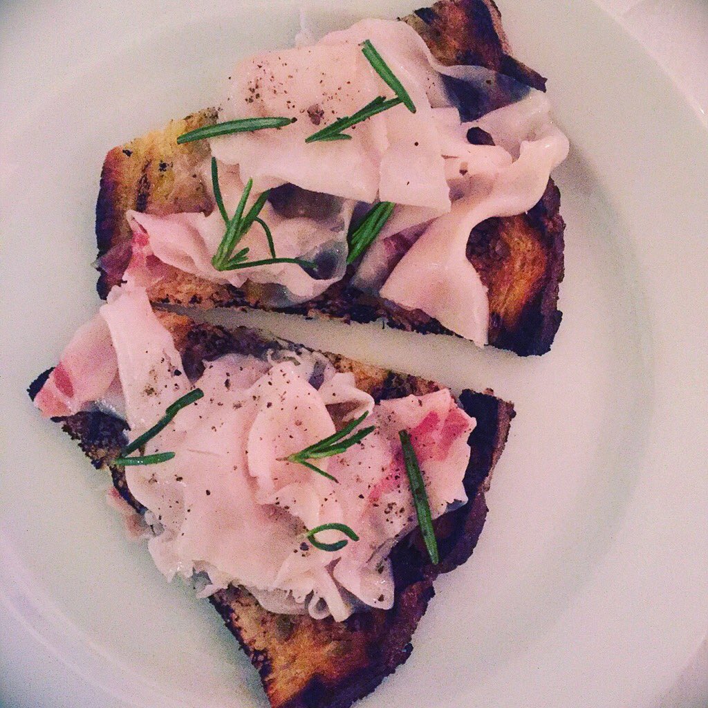 Nigella_Lawson's tweet image. I've been going to @RiverCafeLondon for nearly 30 yrs.Tonight was as perfect as ever:here, lardo &amp;amp; rosemary crostini