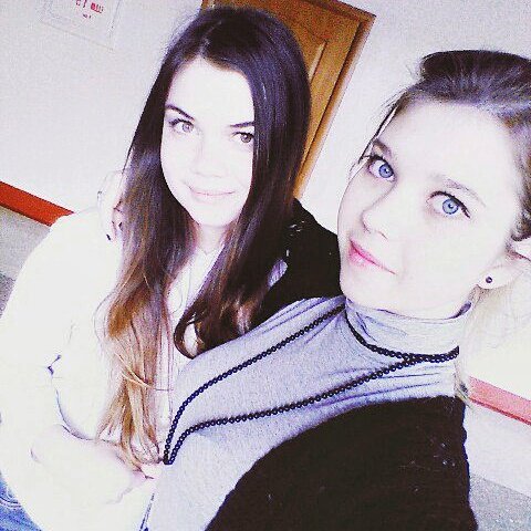 bleymood's tweet photo. With Kriss in the #school #selfie #studying #lessons #friends https://t.co/bVMkoaZgOt