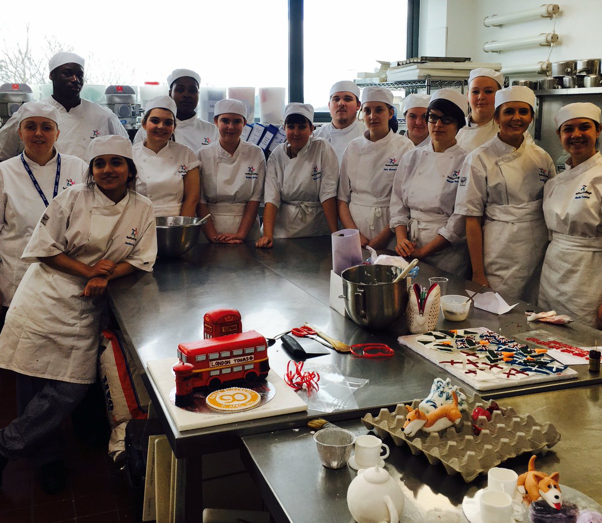 _Keungz_NFT's tweet photo. Talented patisserie students @TraffordCollege planning a cake to celebrate @TraffordCouncil #CleanForTheQueen event https://t.co/Vtjxj60TBY