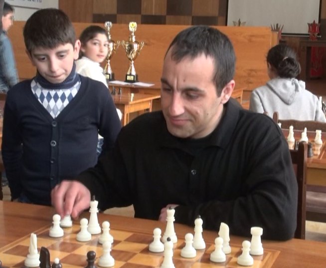 #ShirakSport #ArmChess #Chess #GyumriChess #ShirakChess Էստաֆետը Ցոլակյանից` Սիմոնյանին youtube.com/watch?v=LTAhI3…