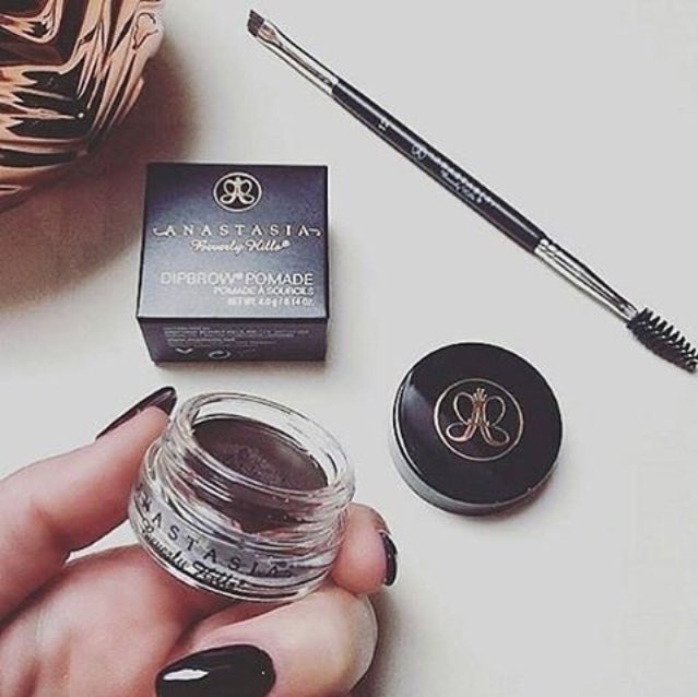 Topmakeup100's tweet photo. جل انستازيا للحواجب متوفر حاليا ب١٣٠ريال https://t.co/yoXYVsoWFZ