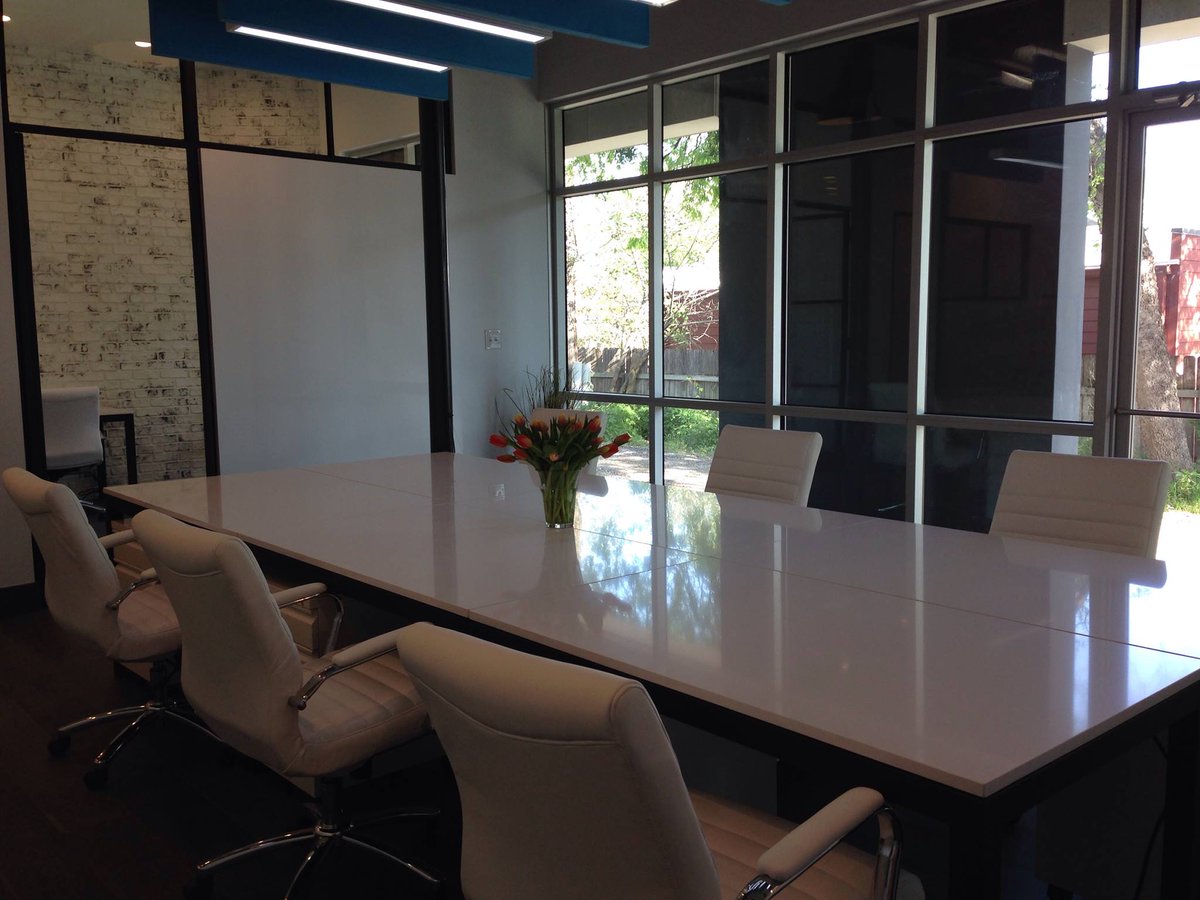 EngageCowork's tweet photo. Check out the dedicated desks and natural lighting @GravityWorkspa1, 1st #cowork space in #RoundRock. https://t.co/QmrB6k5ppQ