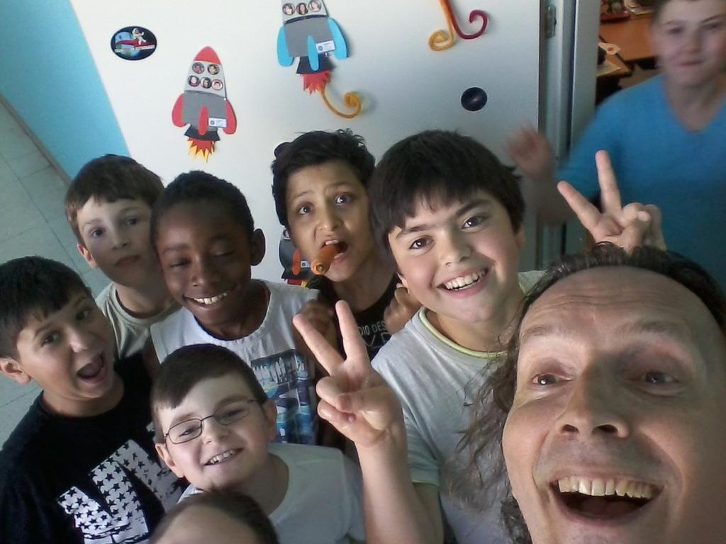 collectingsmile's tweet photo. #wien #januszkorczak #schule #austria #smileworkshop #kinder #worldsmilearchive.com #promocjakultury.pl #school https://t.co/I2o1YKcKlH