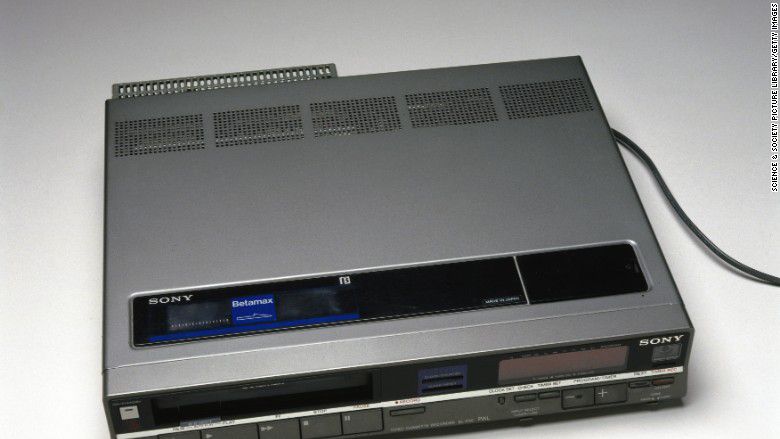 Centro1039's tweet photo. 📠Los gadgets de última tecnología… de 1980/1990🎥💽💾
#tuGeneracion #los40imbabura
https://t.co/krVVCnycND https://t.co/IVS85xlcVh