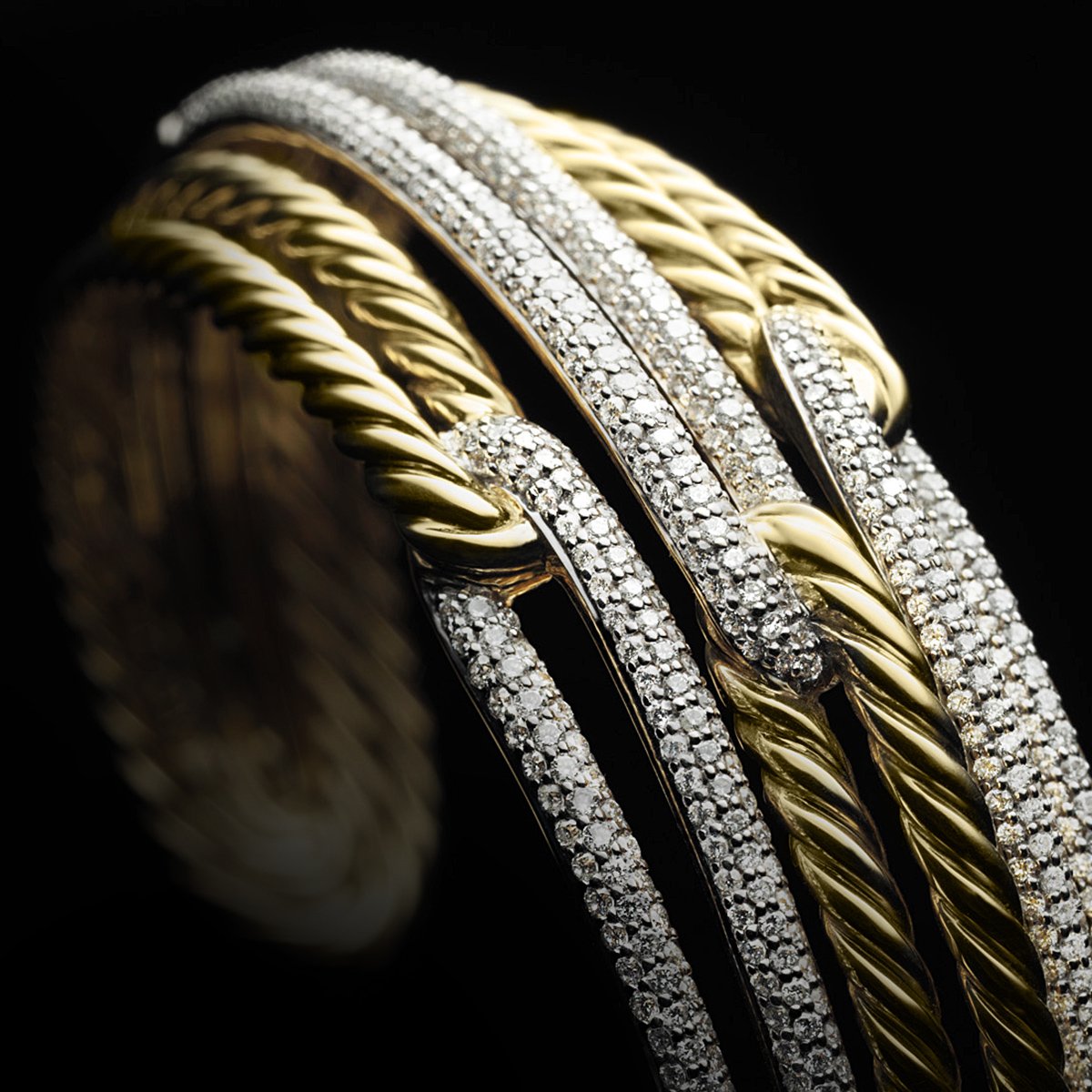 DavidYurman's tweet photo. Interlocking links of Cable & diamonds represent unity through love, life & art #DavidYurman #LabyrinthCollection https://t.co/Lxo6WNuoib