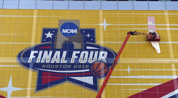 CampusInsiders's tweet image. What will life be like for the #FinalFour teams after Houston?

@AdamFluck's outlook-&amp;gt;
campusinsiders.com/news/final-fou…