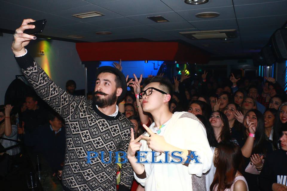 Han y Aritz en <a href="/PubElisaCoria/">Pub Elisa Coria</a> . Extremadura (26.03.16) 👑🎩
Facebook: Pub-Elisa