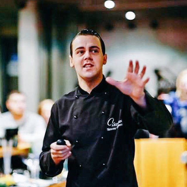 Olofs_Amsterdam's tweet image. Maandag komt één van de beste bartenders ter wereld, @CaporaleSimone cocktails maken bij Roomservice at Olof's!