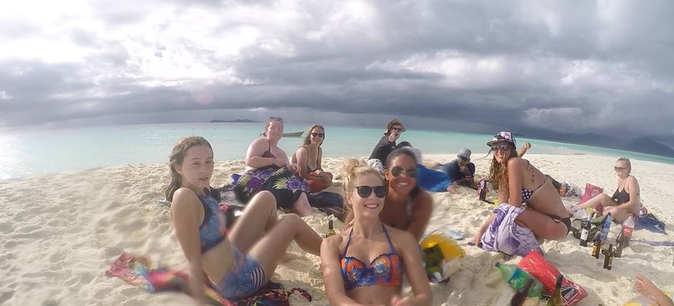 frontiersuva's tweet image. #Beqa and #Suva #volunteers unite and take a trip to the gorgeous sand bar for the Easter weekend. Pure #paradise!