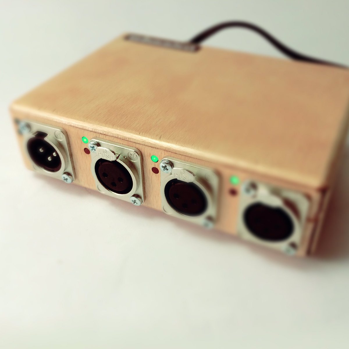sedemminut's tweet photo. DMX512 splitter #splitter #dmx #dmx512 #dmx #sedemminut https://t.co/3t752akz2g https://t.co/Fj15h5A5Gv