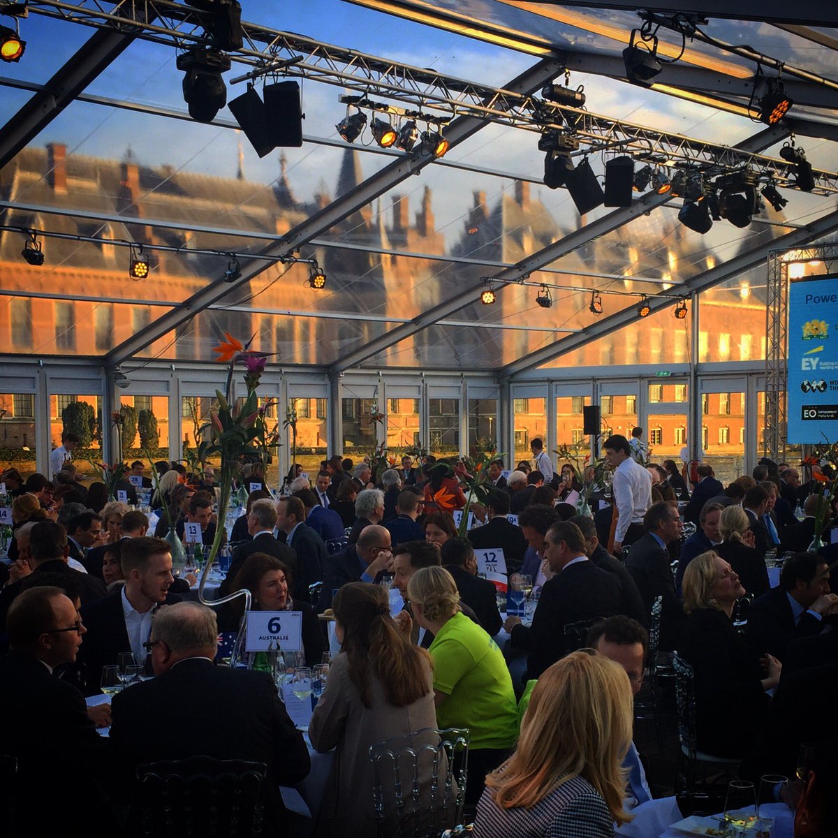 SuzannevTriest's tweet photo. Super avond was #ONLdinner Veel bijzondere ondernemers&ambassadeurs gesproken. Erg leuk om voor @ONL te mogen werken https://t.co/kzbccidWuB