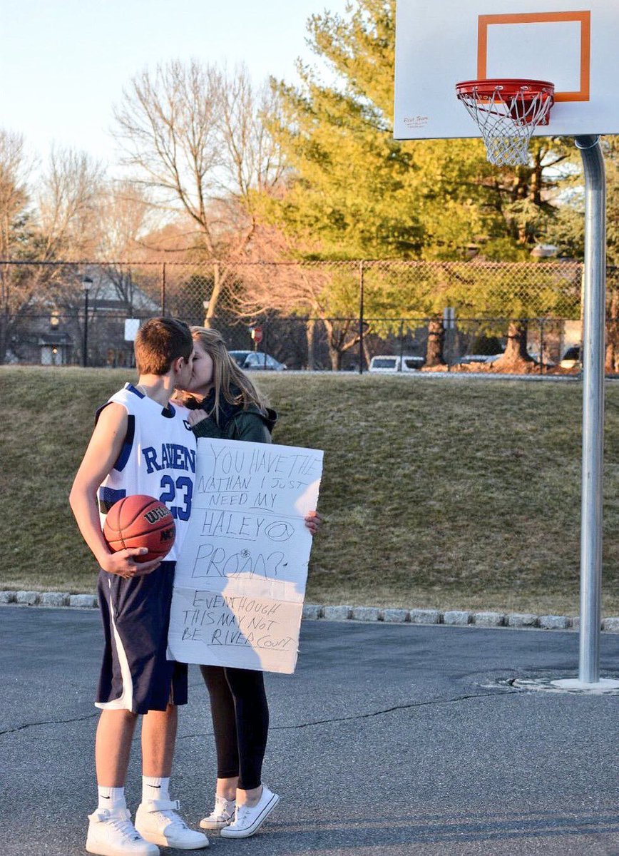 Promposals! tweet media