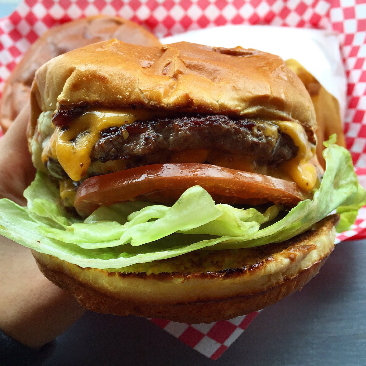 Soo Park (@fabsoopark) on Twitter photo moos like jagger. {cheeseburger w/ lettuce & tomatoes at <a href="/SmallCheval/">SmallCheval</a>} || #fabfoodchicago moos like jagger. {cheeseburger w/ lettuce & tomatoes at <a href="/SmallCheval/">SmallCheval</a>} || #fabfoodchicago