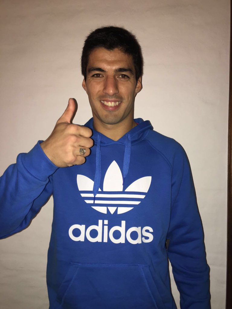 LuisSuarez9's tweet photo. Gracias Uruguay por este gran apoyo... Gran partido banda para sumar 3 puntos muy importantes... Arriba Uruguay 👏🏻👏🏻 https://t.co/ANgTQ6i3OR