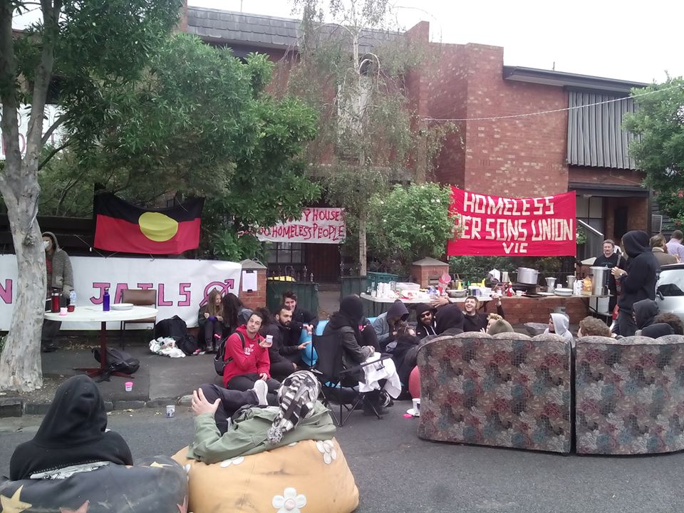 CryptoGPT__org's tweet photo. #Melbourne, 30.03: #HomelessPersonsUnion occupy empty state govt owned homes in Collingwood https://t.co/l5tpwwXpXn https://t.co/aFszmkxZe5