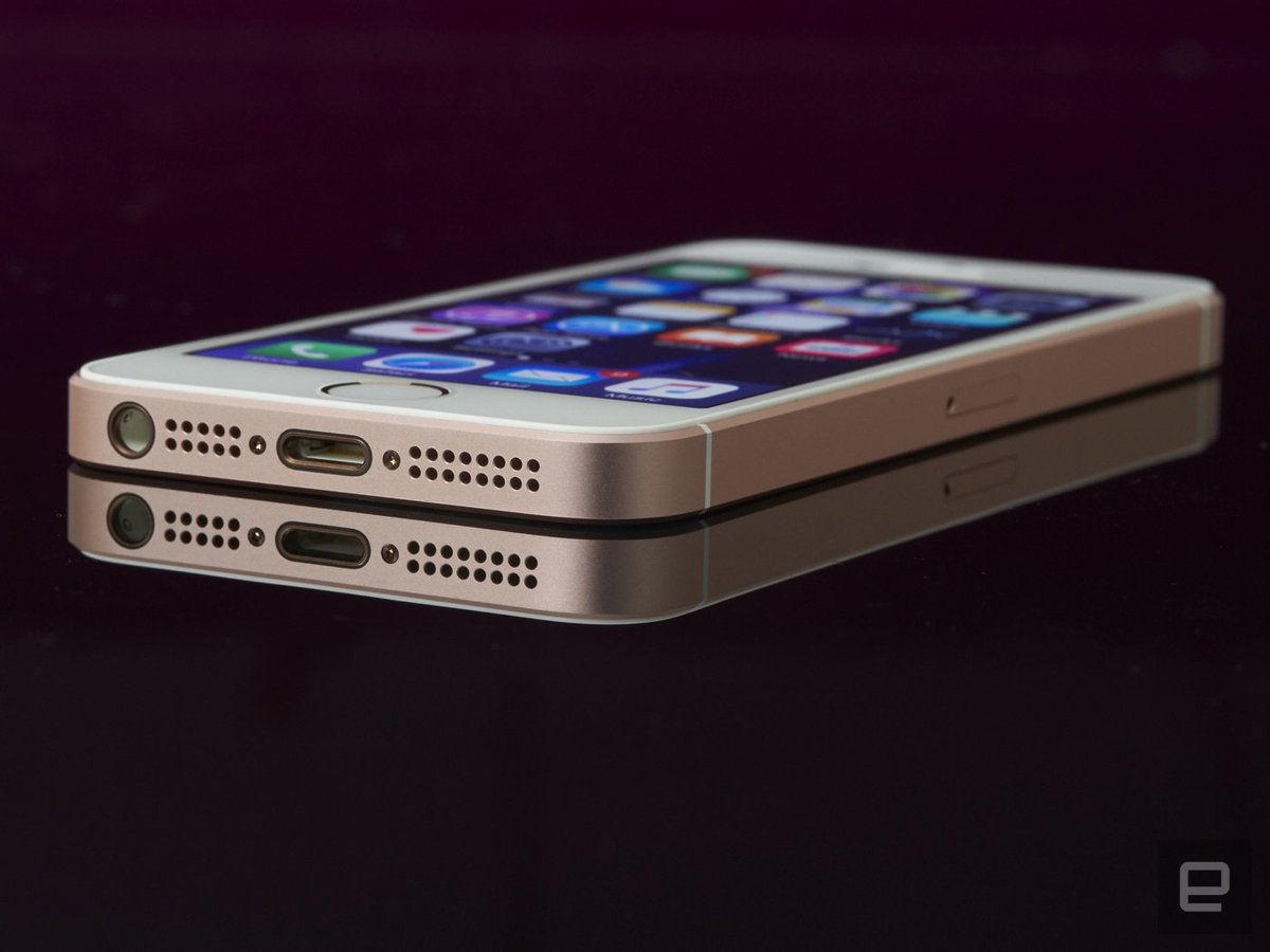 engadget's tweet photo. Our review of Apple's iPhone SE
https://t.co/5LTQdn0xhP by @chrisvelazco https://t.co/62VaO2WvPg