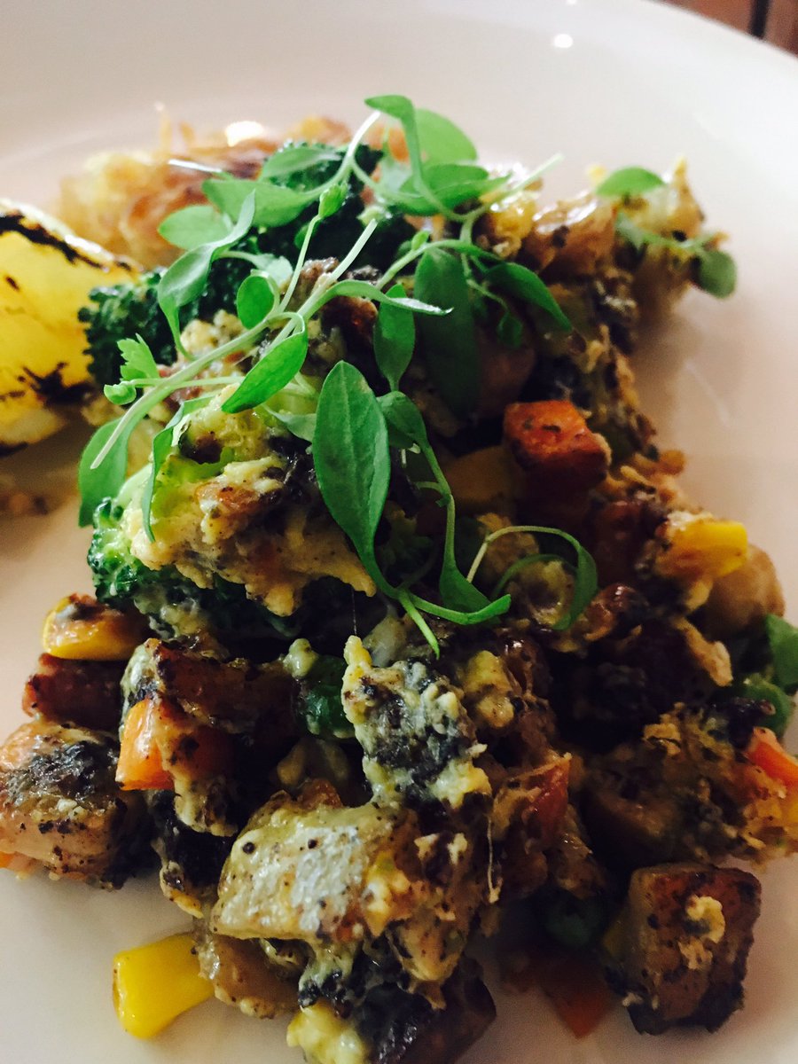 Yes_No_Waiting's tweet photo. Superb lunch @TwoTallChefs cheesy goodness omelette, pork belly bubble &amp; squeak with P&amp;J Gruner #Tickety-boo https://t.co/N83GGY4p9p