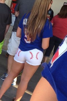 thebsbswag's tweet photo. Need a girl that can rock these https://t.co/BV81Uup6A8
