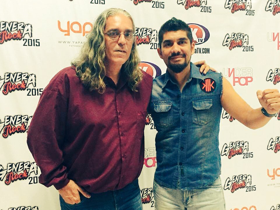 kikasban's tweet photo. Con Pino de @SonidosLatentes en @GenerarockPeru #RockPeruano #generarock2015 https://t.co/Tvx7OS5ckk