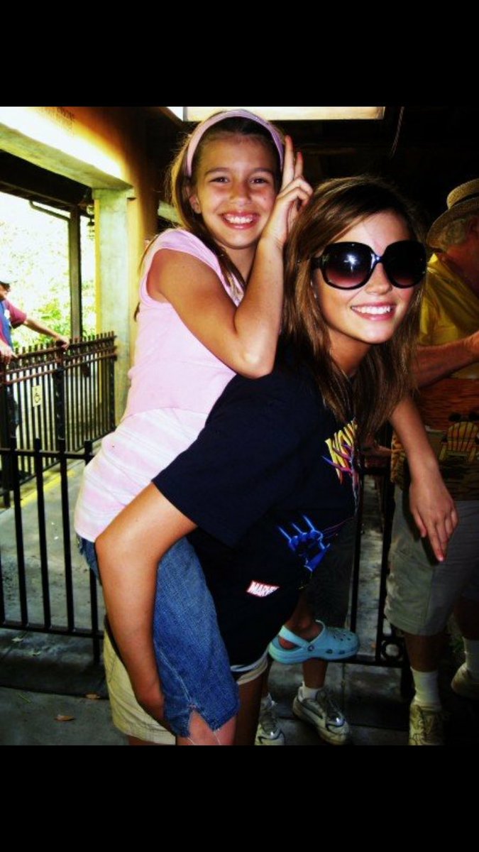 jesssbenson's tweet photo. Happy 19th birthday to my baby sister @EmileeBenson3 - I love you so much!! I can't wait to celebrate tonight! 🎂🍸🍾🎉🎁 https://t.co/JyNsV7ARHR