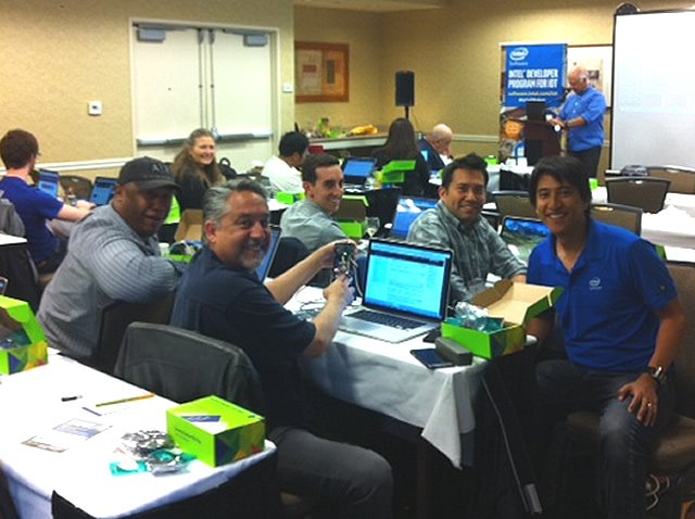 Awesome developers using <a href="/Intel/">Intel</a>_XDK &amp; @Intel Edison @ the LA #CommercialIoT workshop. <a href="/IntelSoftware/">Intel Software</a> <a href="/bemyapp/">BeMyApp</a>