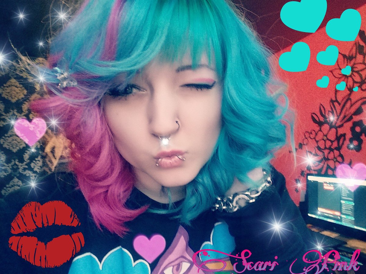 scaripink's tweet photo. cest tres mal vu d'avoir  des cheveux bleu en ce moment  aparament xD #bluehair #kawai https://t.co/PYNJ2R8IRm