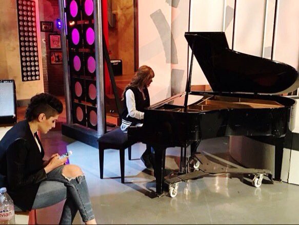 HaAshOnline's tweet photo. @haashoficial ensayando para el programa @Raymondyamigos. Véanlas en "Telemundo Puerto Rico" a las 8 pm. #HaAshEnPR https://t.co/AY6EzfoQ4R