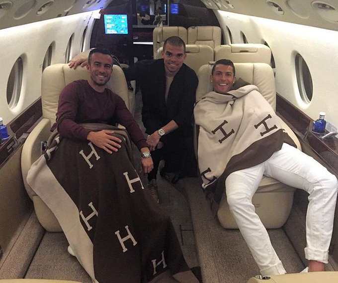 Gang bang plz? RT @Cristiano: Back home with my boys 👍🏼👌🏼🔝😜✈️ https://t.co/QJ8YNFJrSC<a class="tags" target="_blank" title="On Twitter" href="/?out=eyJ0eXAiOiJKV1QiLCJhbGciOiJIUzUxMiJ9.eyJpYXQiOjE3MjU3NDUzMTYsImlzcyI6InR3cG9ybnN0YXJzLmNvbSIsIm5iZiI6MTcyNTc0NTMxNiwiZXhwIjoxNzU3MjgxMzE2LCJyZWRpcmVjdF91cmwiOiJodHRwczovL3R3aXR0ZXIuY29tL0NyaXN0aWFubyJ9.g9lqQcHyPi7LVk1ONG7AqSGaMWj9OMkM2uNJWA5sH9YJlNcDxxUENRcWU-UVz7J_Oy74F1uA5ISUK9tZSn5Iuw">@Cristiano</a><a href="/tag/love"class="tags"><span>#love</span></a><a href="/tag/lasvegas"class="tags"><span>#lasvegas</span></a>