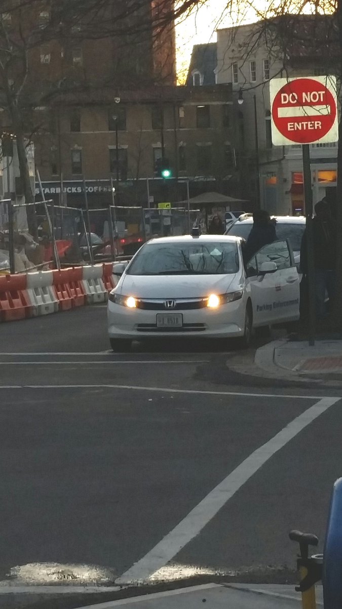 UnityParkADMO's tweet image. Hollerin' at ladies and drinking in the park, all in a day's work for #DCParkingEnforcement !! @DCGovWeb @311DCgov