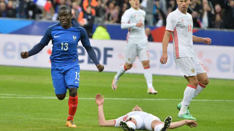 ActuFoot_'s tweet photo. Deschamps: "Kanté est un petit bonhomme qui est toujours souriant. Il a fait de très bonnes choses pour ses débuts." https://t.co/VRIoVfQ8uy