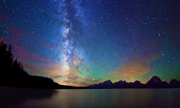 ColorfuISkies's tweet photo. The Milky Way over Jackson Lake and Grand Teton National Park https://t.co/PdqF6mj8th