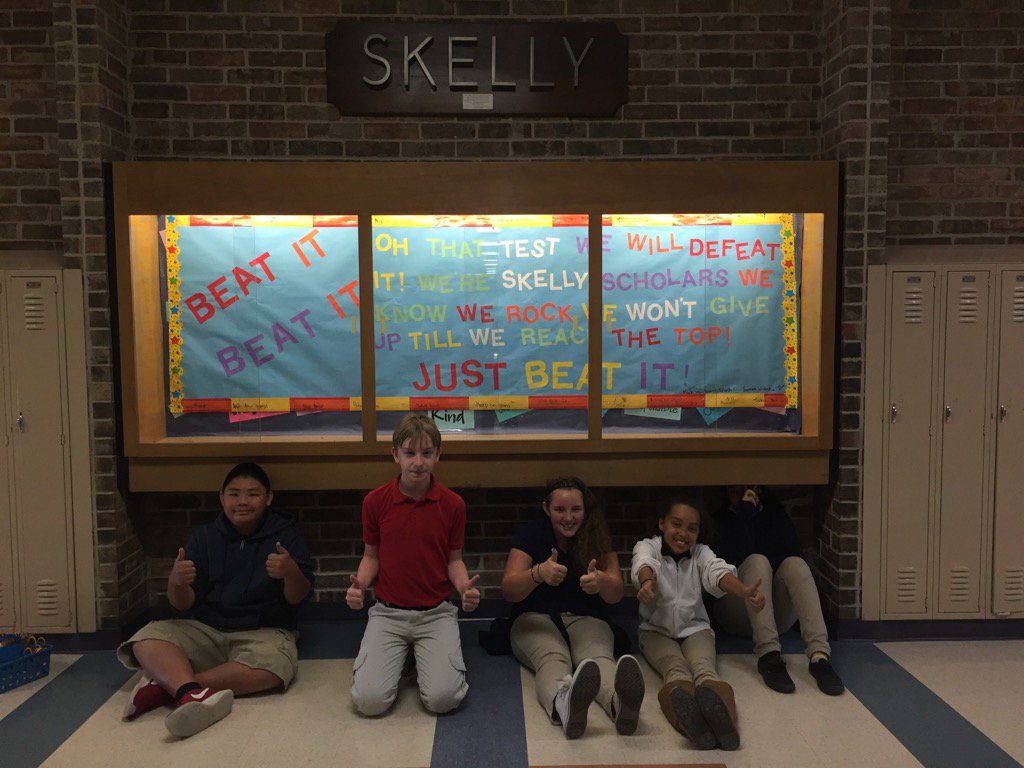 AshtonLeigh55's tweet photo. Skelly is ready to Beat That Test! Banner made by these awesome students! #SuccessTPS #BeatThatTest @TatumKristy https://t.co/PnbLpJIOPj