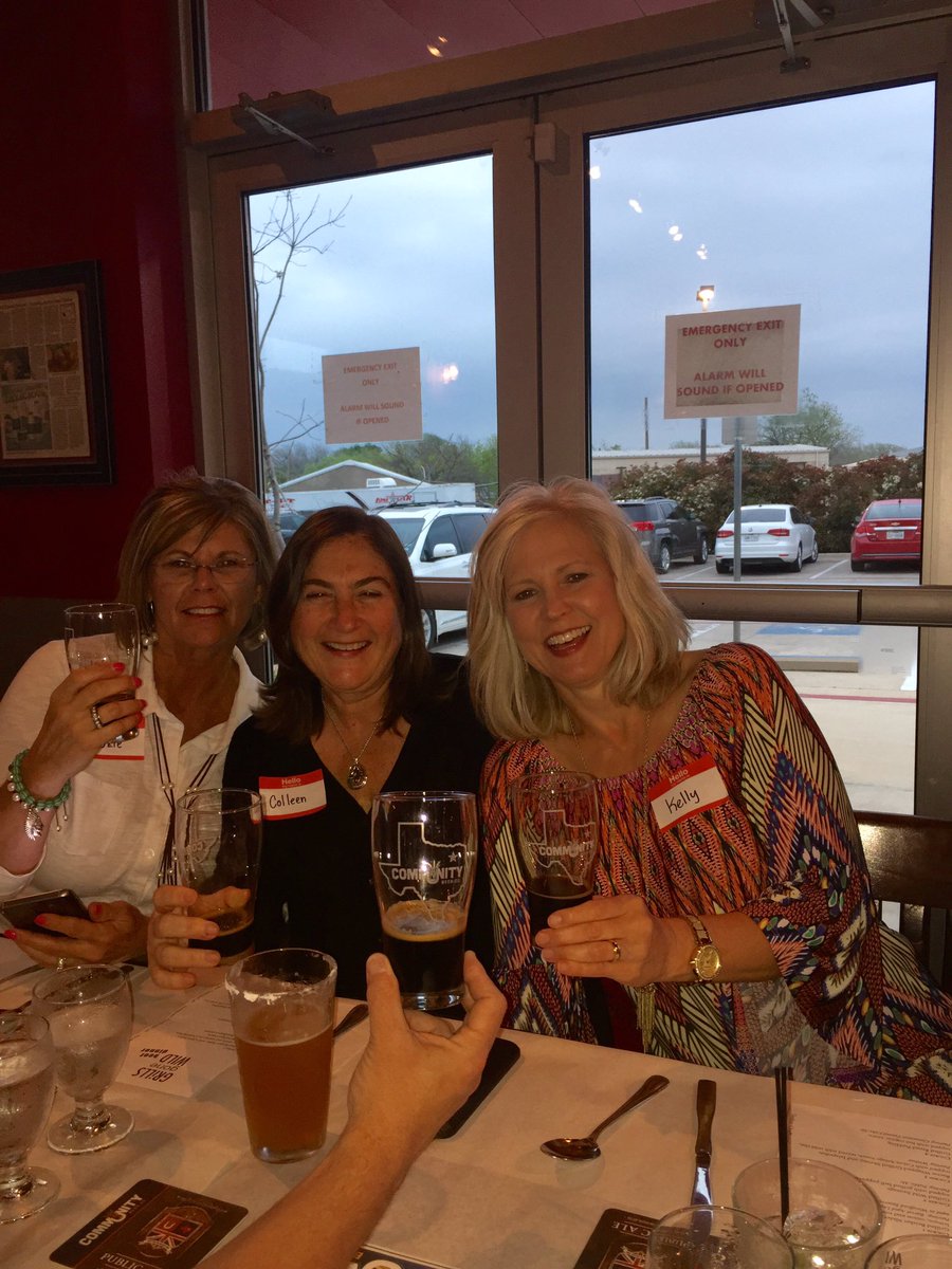 brandpropgroup's tweet photo. #ChefPointCafe @CommunityBeerCo let the good times roll! https://t.co/vwZ9Fyb8BE